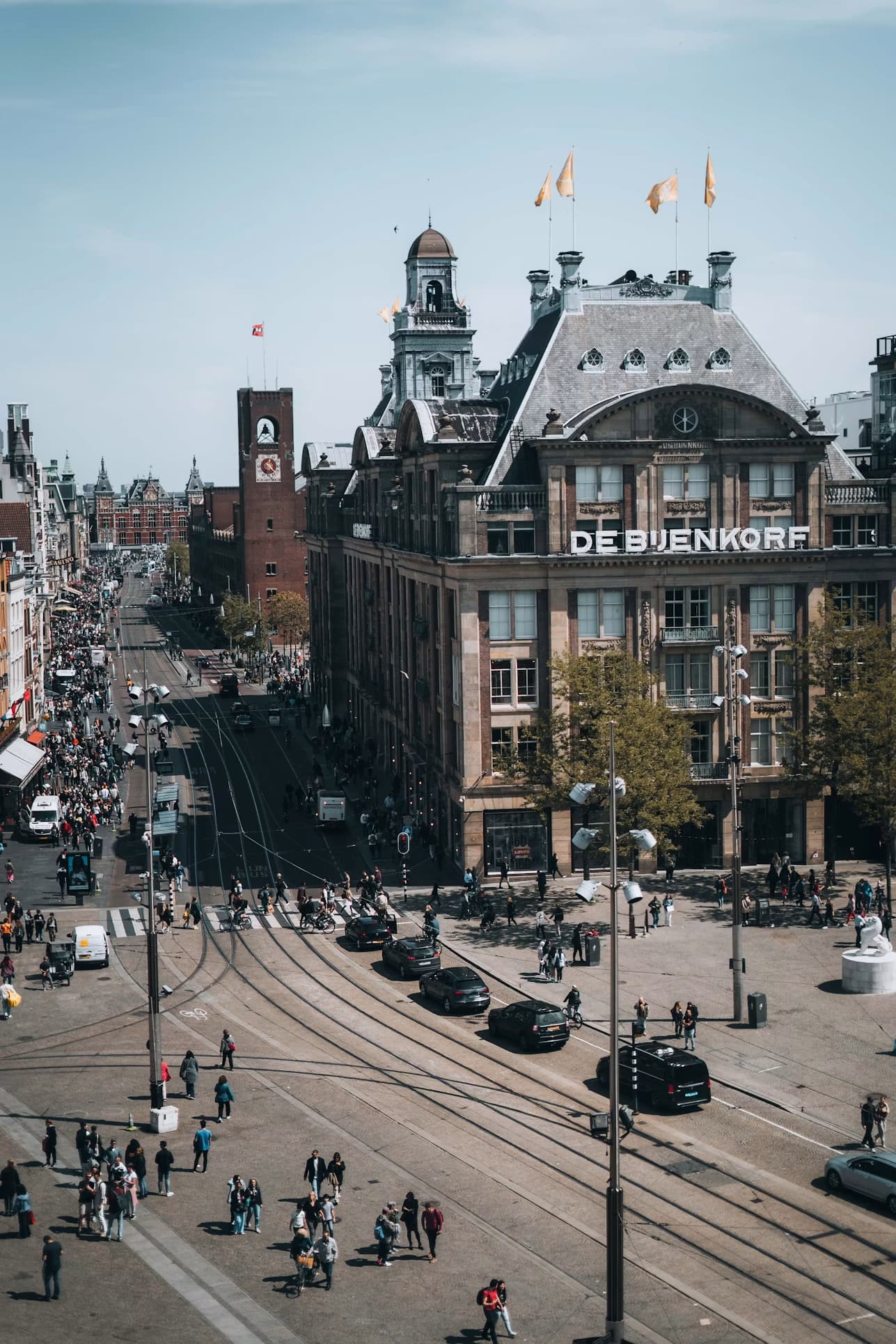 De Bijenkorf and Dam Square near the hotel